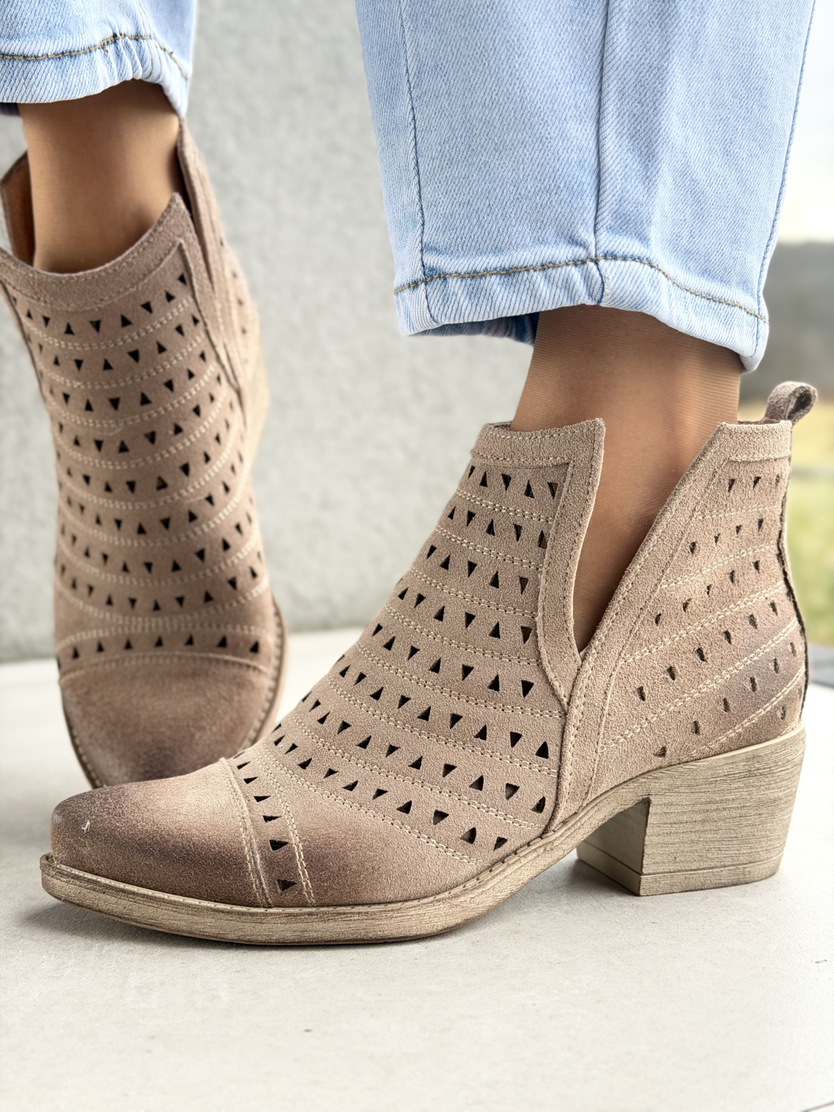 Beżowe botki damskie ażurowe OLEKSY ze skóry naturalnej