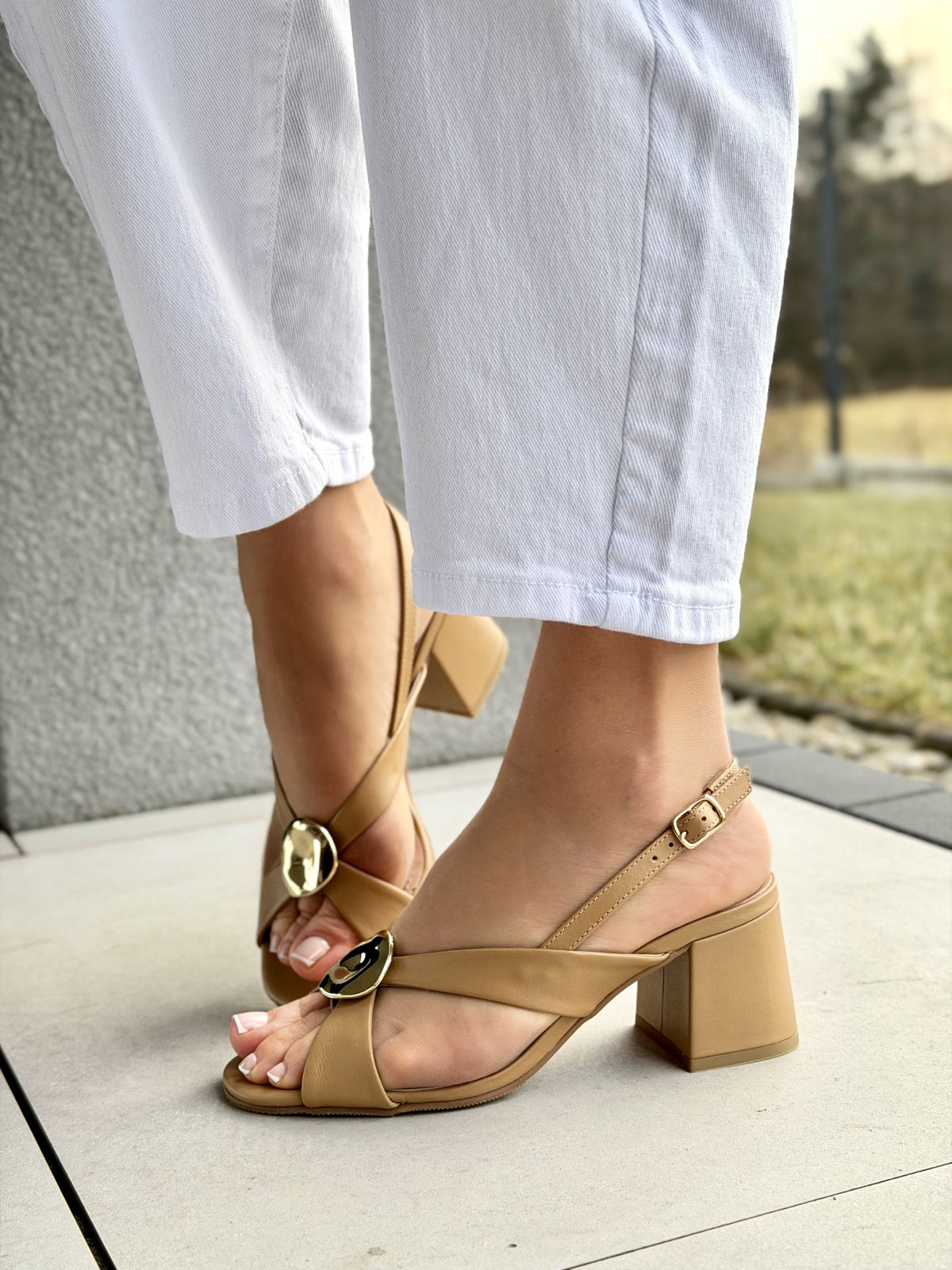 Beżowe sandały damskie skórzane OLEKSY na słupku eleganckie