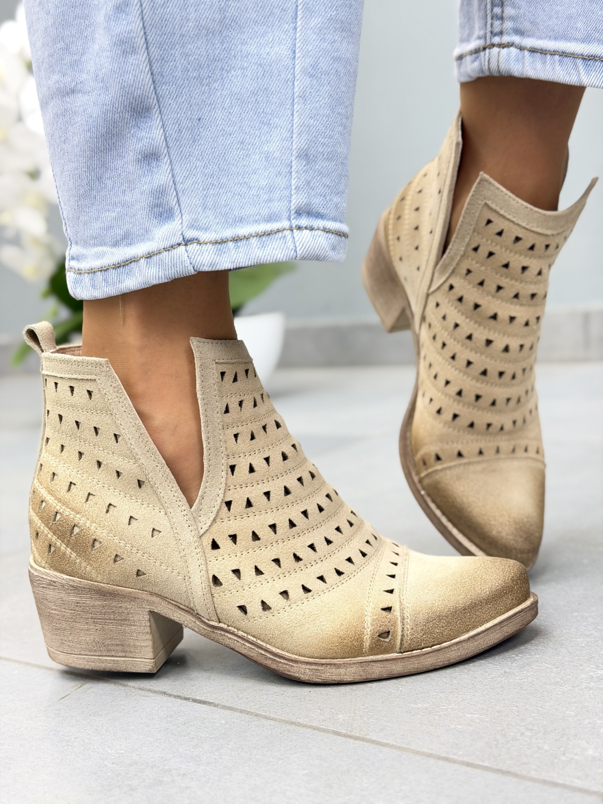 Beżowe kowbojki damskie ażurowe OLEKSY ze skóry naturalnej casual