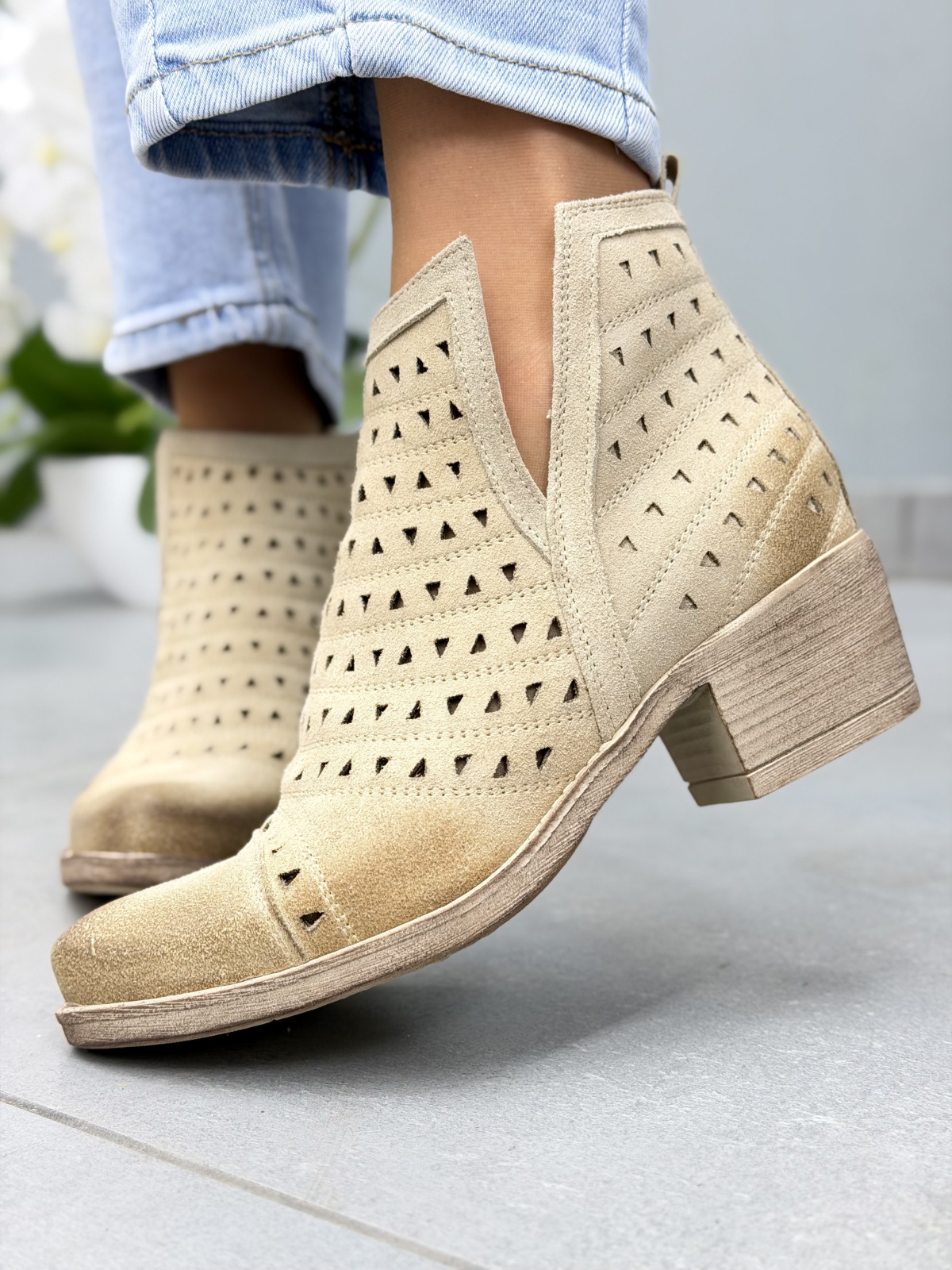 Beżowe kowbojki damskie ażurowe OLEKSY ze skóry naturalnej casual