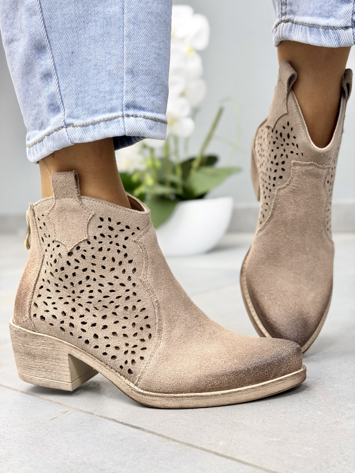 Beżowe kowbojki damskie ażurowe ze skóry naturalnej OLEKSY casual