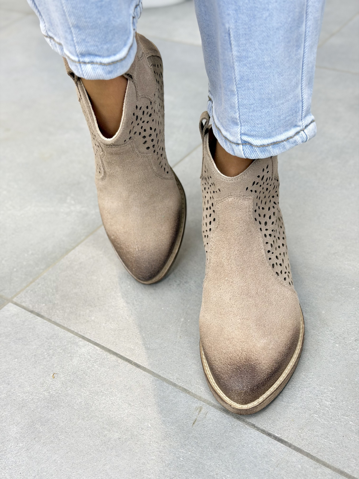 Beżowe kowbojki damskie ażurowe ze skóry naturalnej OLEKSY casual