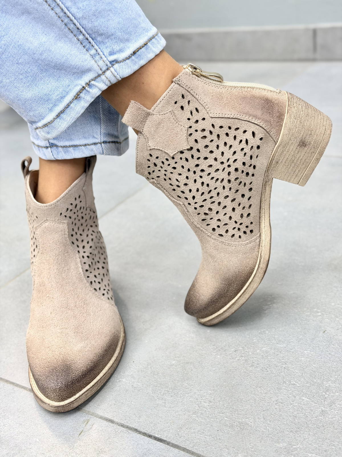 Beżowe kowbojki damskie ażurowe ze skóry naturalnej OLEKSY casual