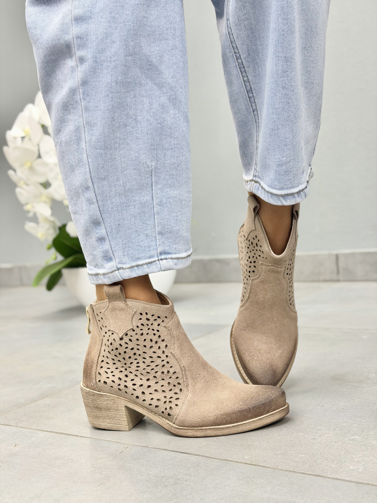 Beżowe kowbojki damskie ażurowe ze skóry naturalnej OLEKSY casual