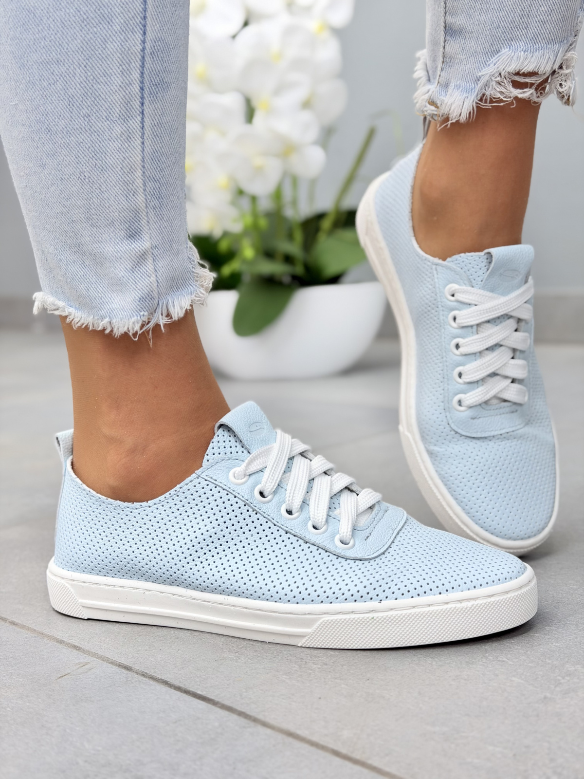 Błękitne sneakersy damskie OLEKSY ze skóry naturalnej casual