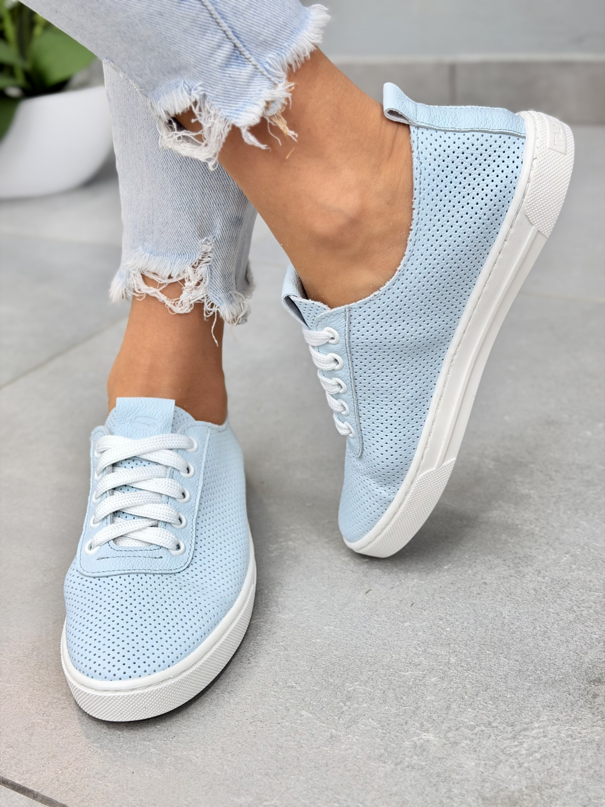 Błękitne sneakersy damskie OLEKSY ze skóry naturalnej casual