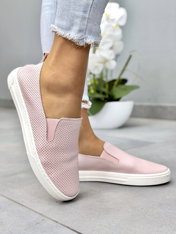 Pudrowe trampki slip-on wsuwane ze skóry naturalnej OLEKSY casual
