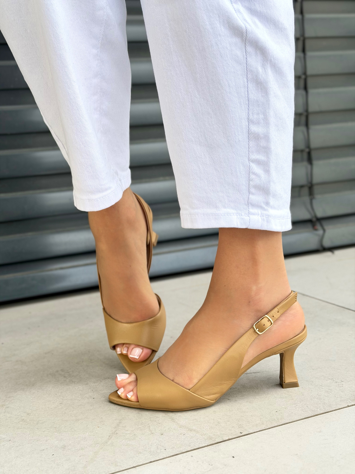 Beżowe sandały damskie skórzane OLEKSY na obcasie eleganckie