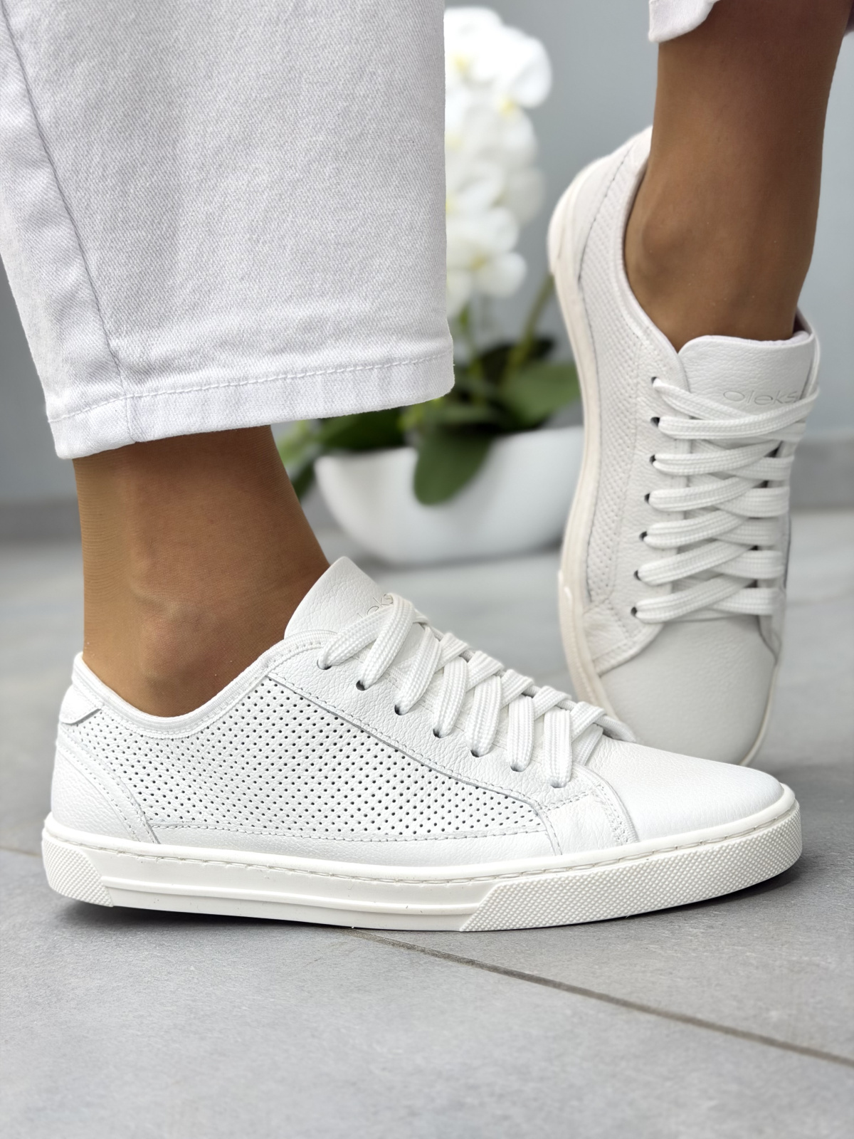 Białe sneakersy skórzane damskie OLEKSY casual perforowane