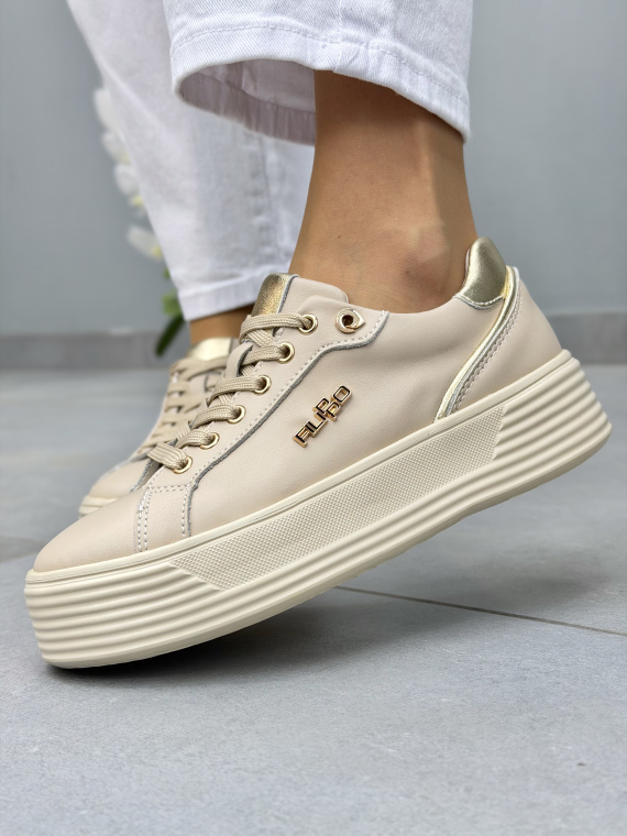 Beżowe sneakersy skórzane na platformie casual