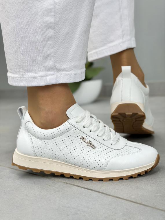 Białe sneakersy skórzane damskie casual