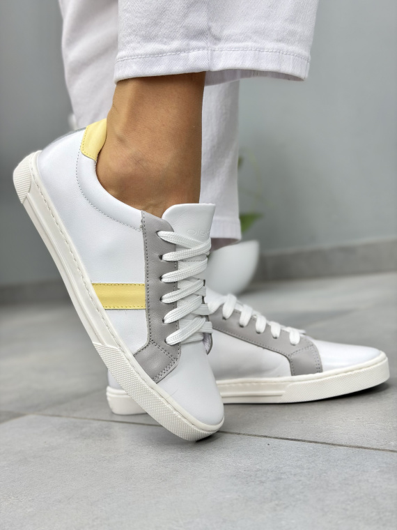 Białe sneakersy damskie OLEKSY skórzane z żółtym akcentem casual