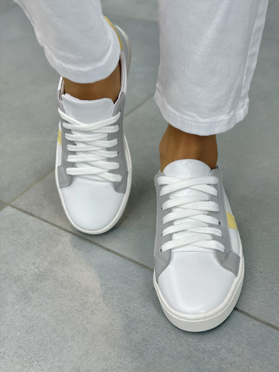 Białe sneakersy damskie OLEKSY skórzane z żółtym akcentem casual