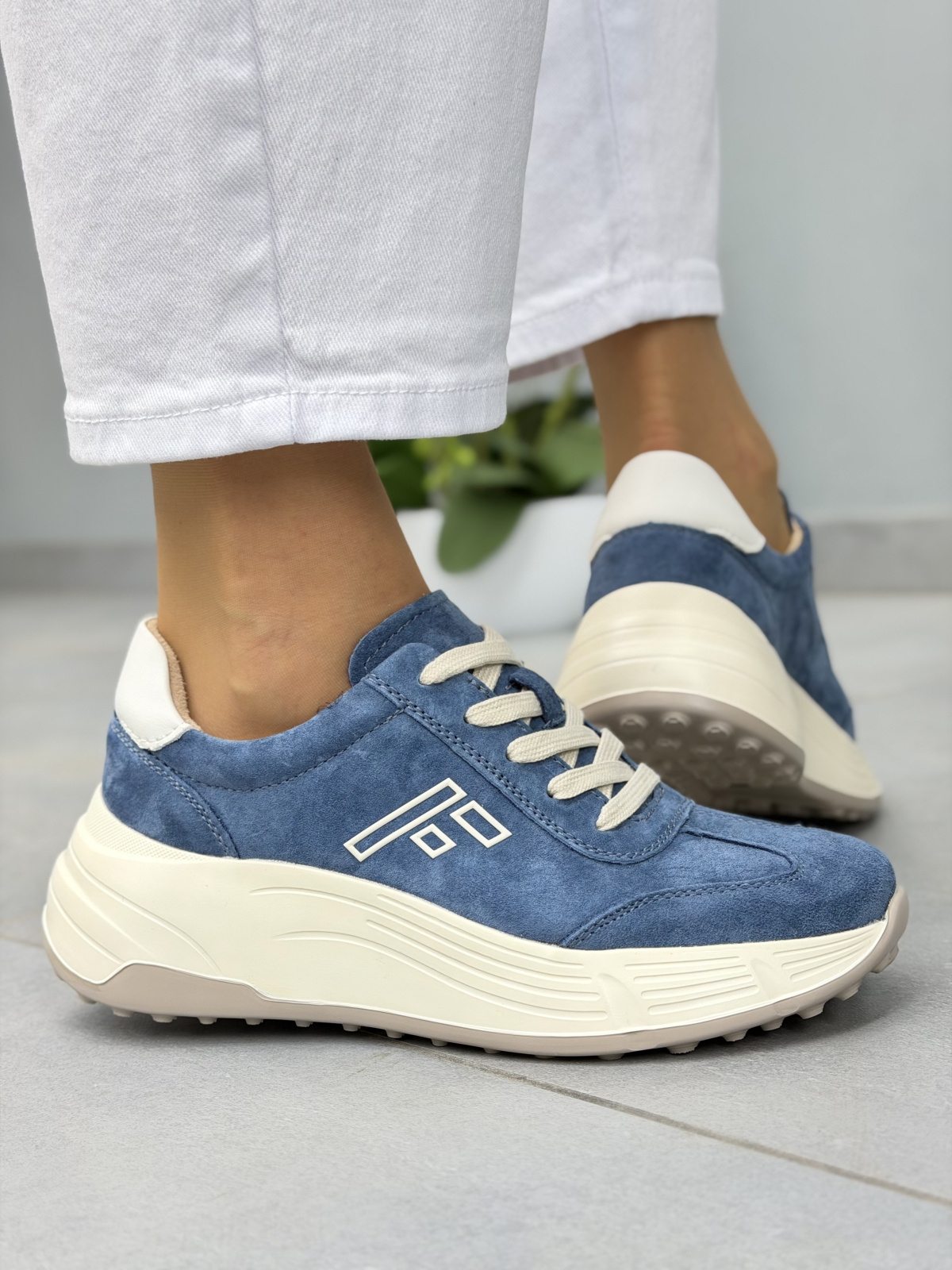 Niebieskie sneakersy damskie zamszowe skórzane casual na platformie