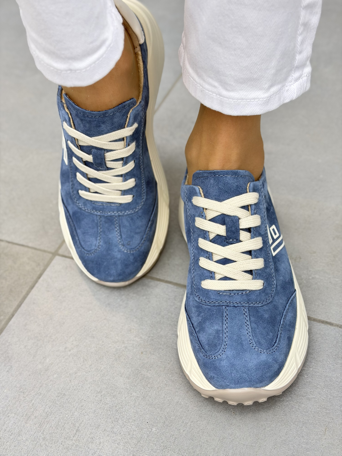 Niebieskie sneakersy damskie zamszowe skórzane casual na platformie