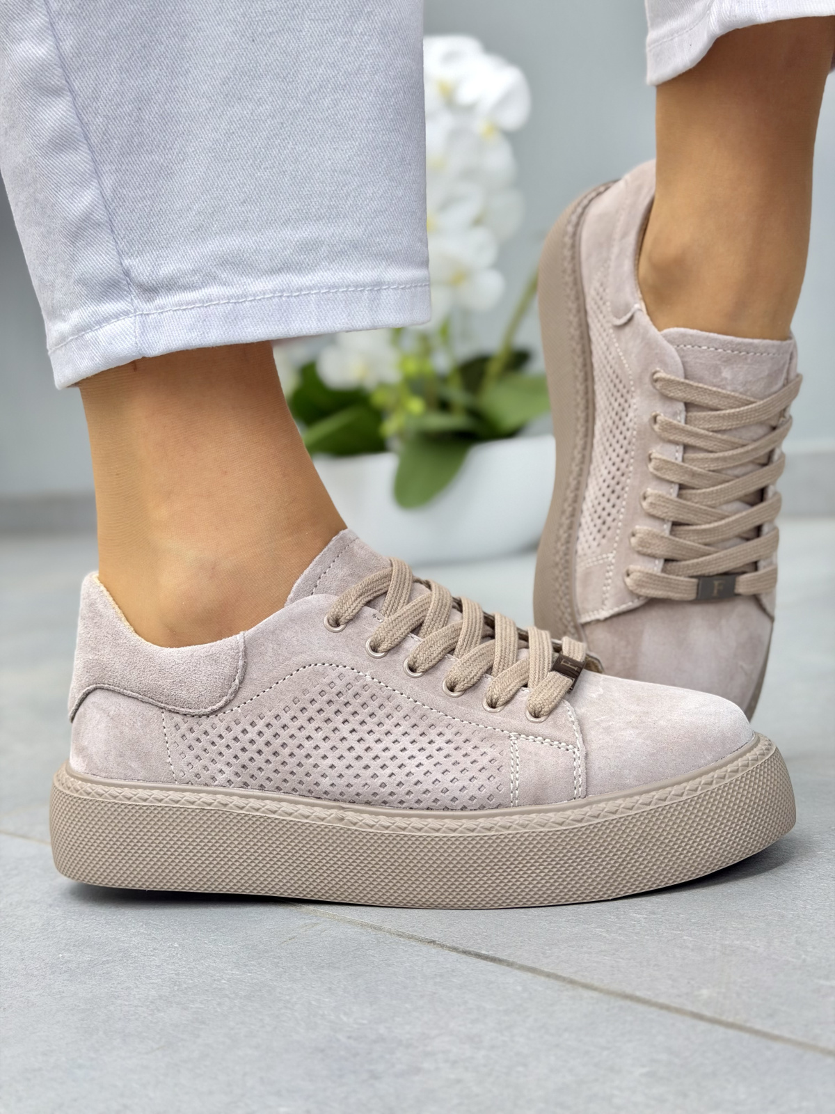 Beżowe sneakersy damskie zamszowe ze skóry naturalnej casual