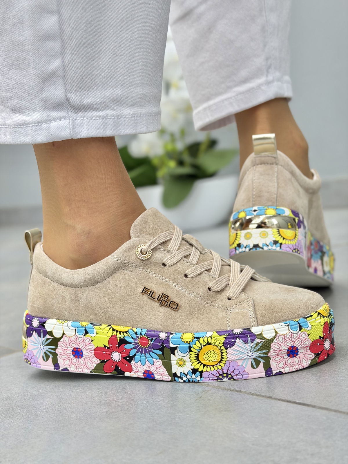 Beżowe sneakersy damskie zamszowe skórzane na platformie casual