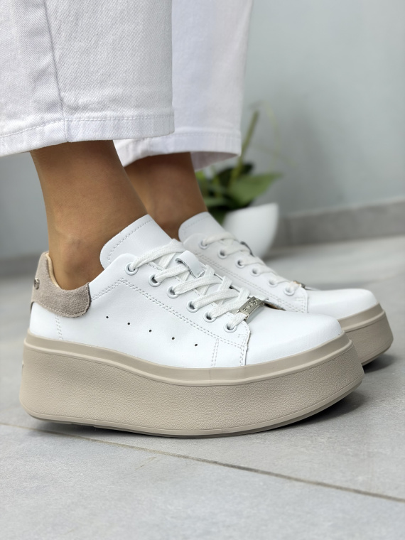 Białe sneakersy damskie skórzane na platformie casual