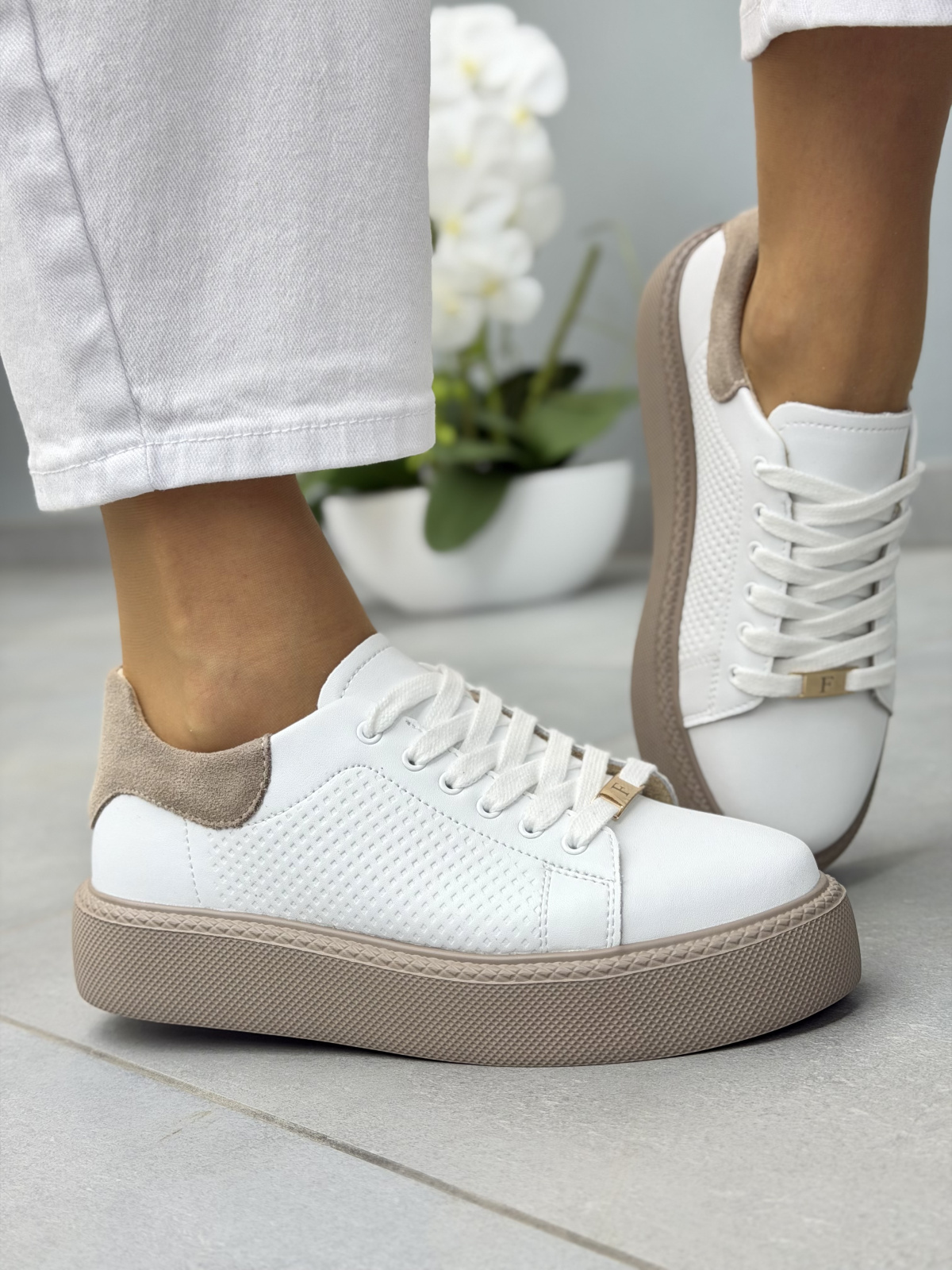 Białe sneakersy damskie skórzane damskie casual