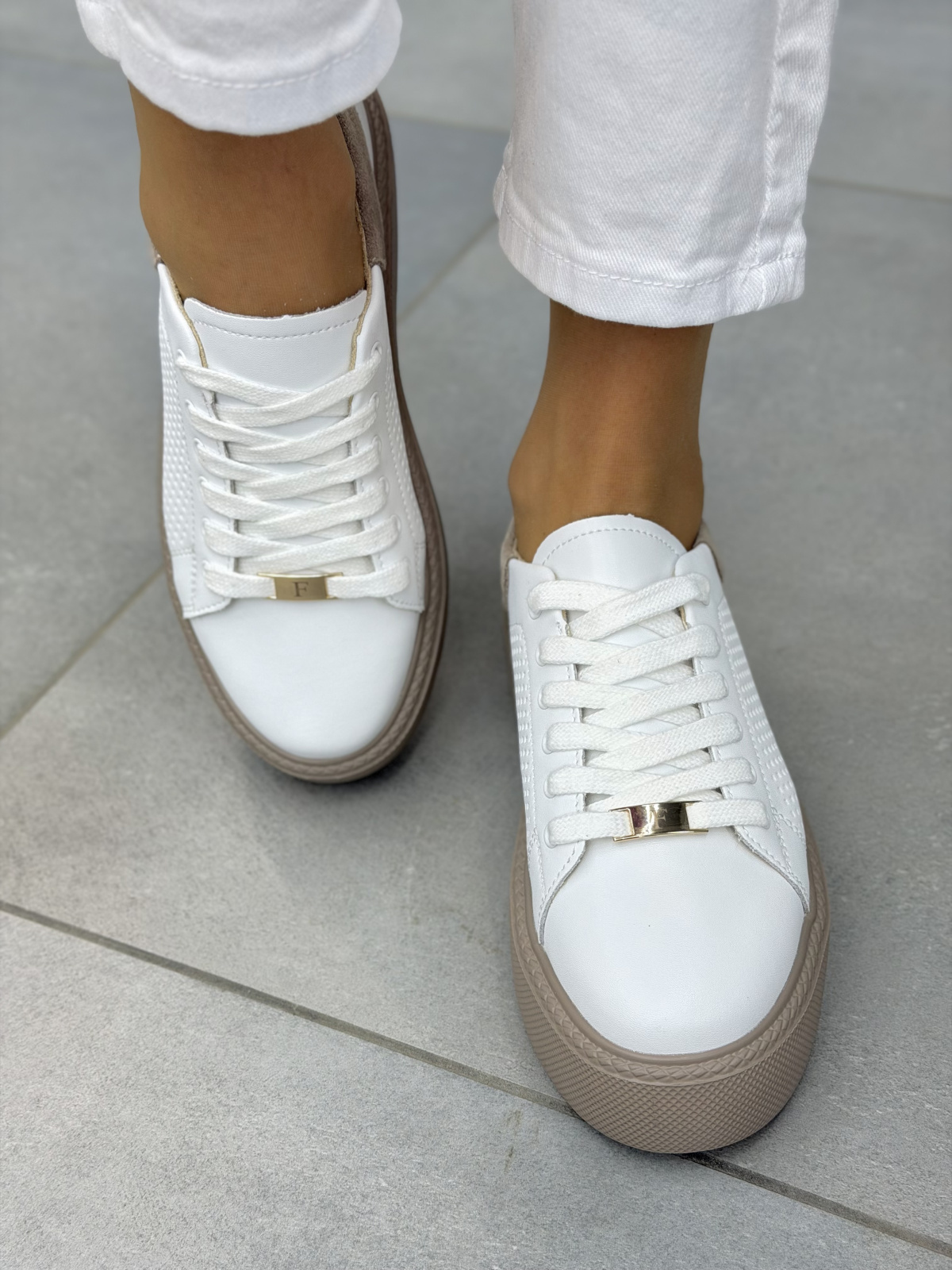 Białe sneakersy damskie skórzane damskie casual