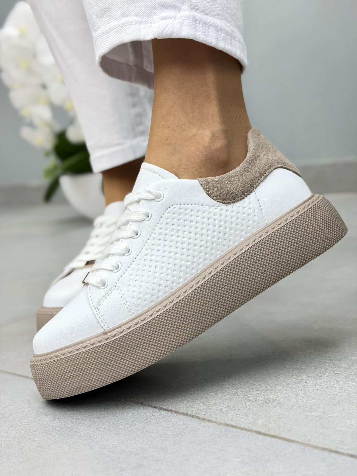 Białe sneakersy damskie skórzane damskie casual