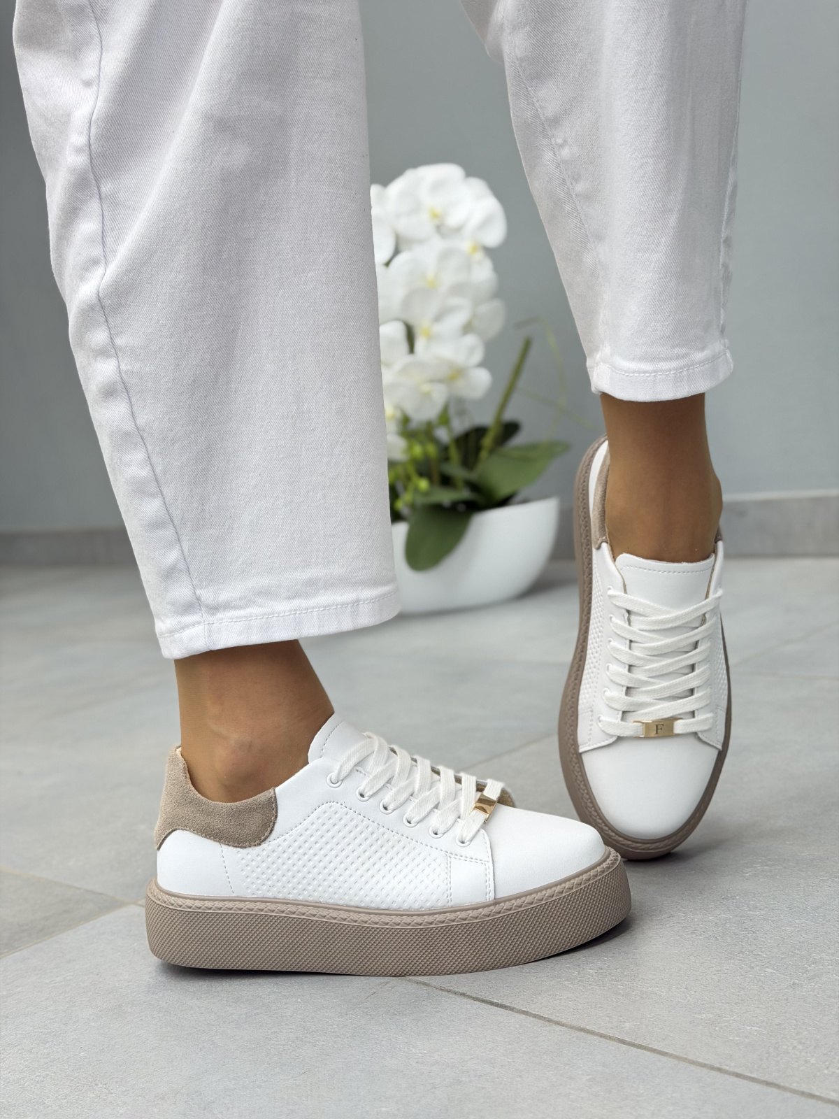 Białe sneakersy damskie skórzane damskie casual