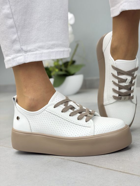 Białe skórzane sneakersy damskie casual platforma