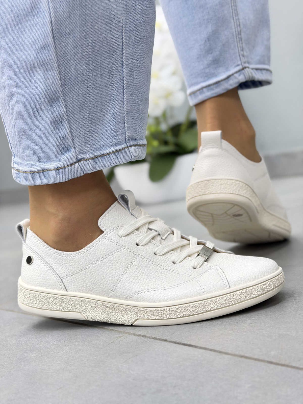 Minimalistyczne białe sneakersy skórzane damskie OLEKSY casual