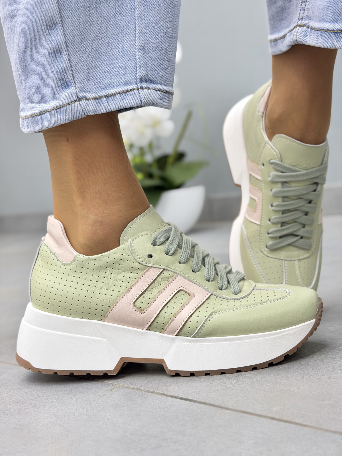 Miętowe sneakersy damskie skórzane OLEKSY na platformie casual