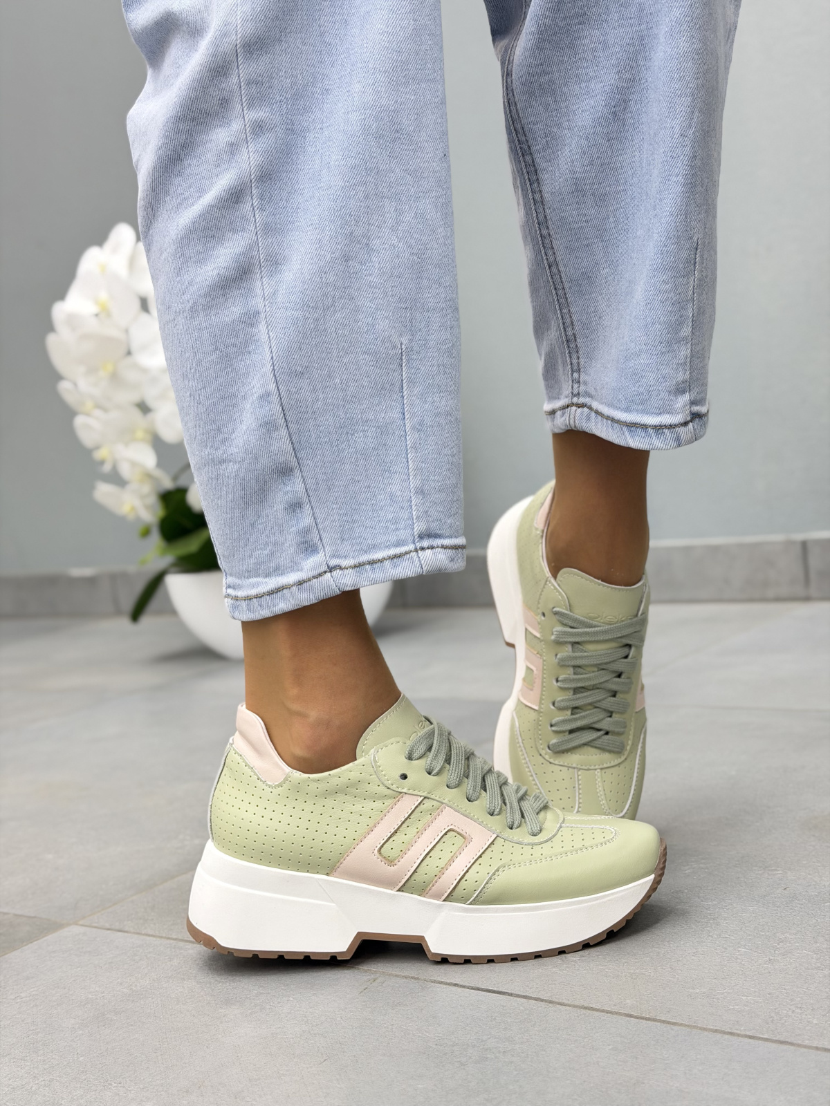 Miętowe sneakersy damskie skórzane OLEKSY na platformie casual