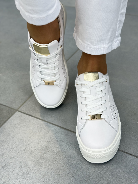 Białe sneakersy damskie skórzane na platformie casual