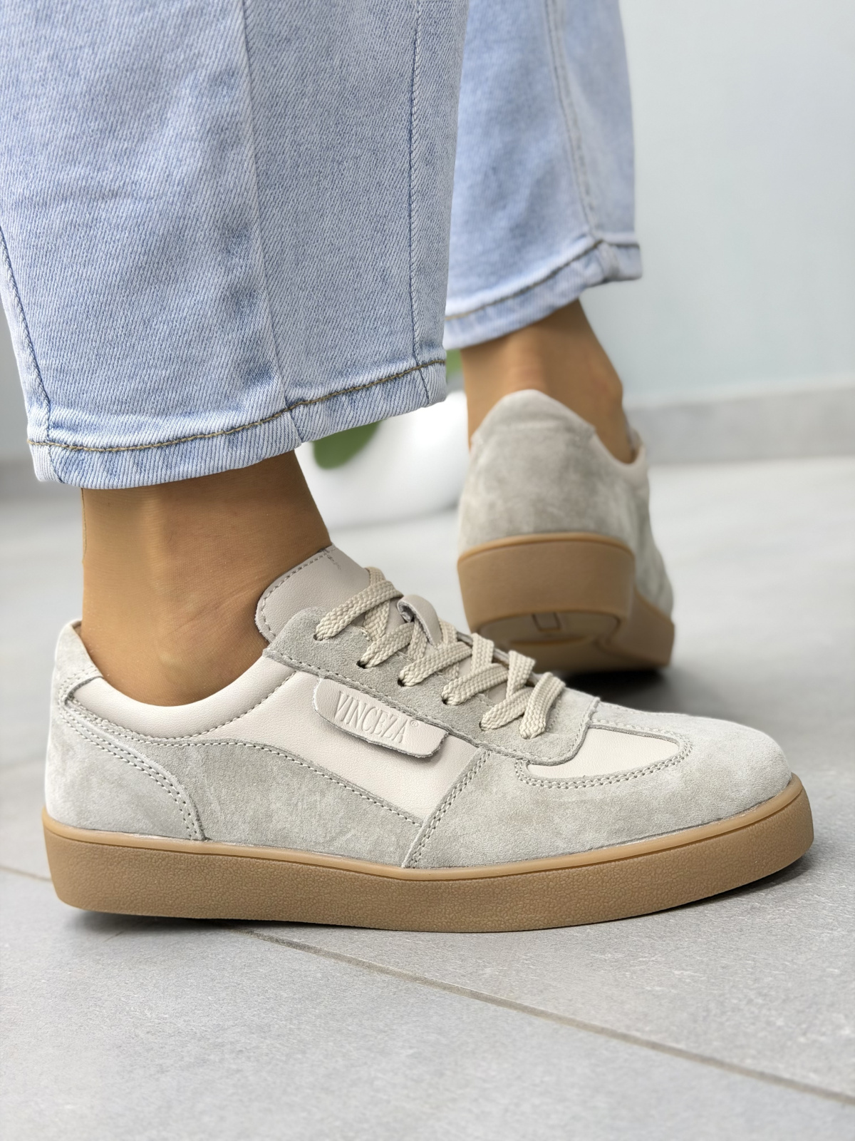 Beżowe sneakersy damskie skórzane casual