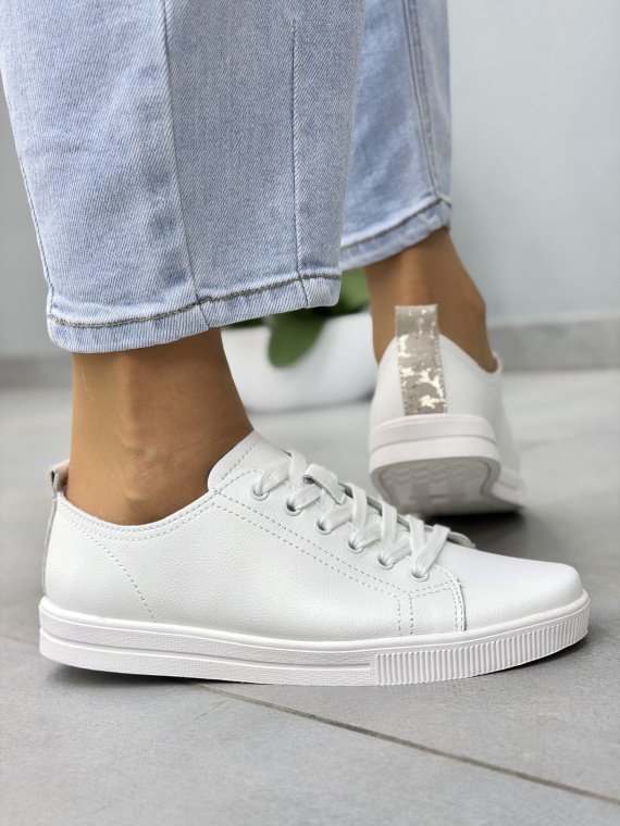 Białe sneakersy damskie skórzane casual