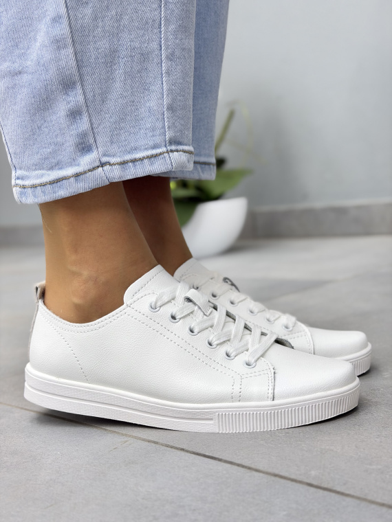 Białe sneakersy damskie skórzane casual