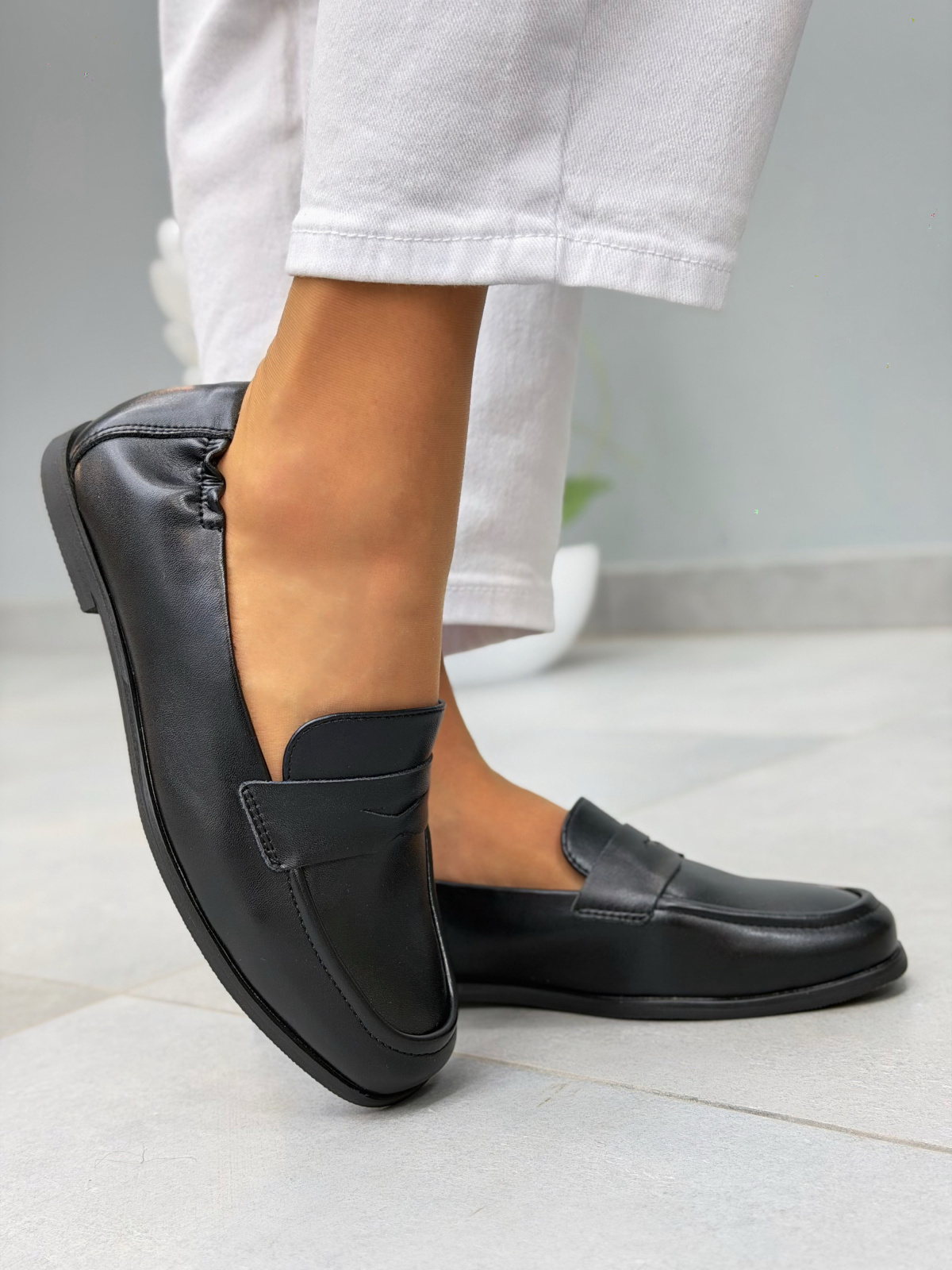 Czarne skórzane mokasyny loafersy damskie eleganckie casual