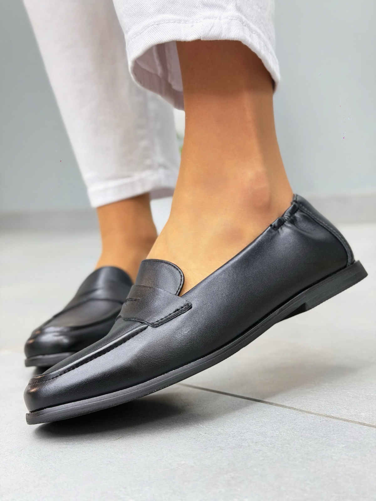 Czarne skórzane mokasyny loafersy damskie eleganckie casual