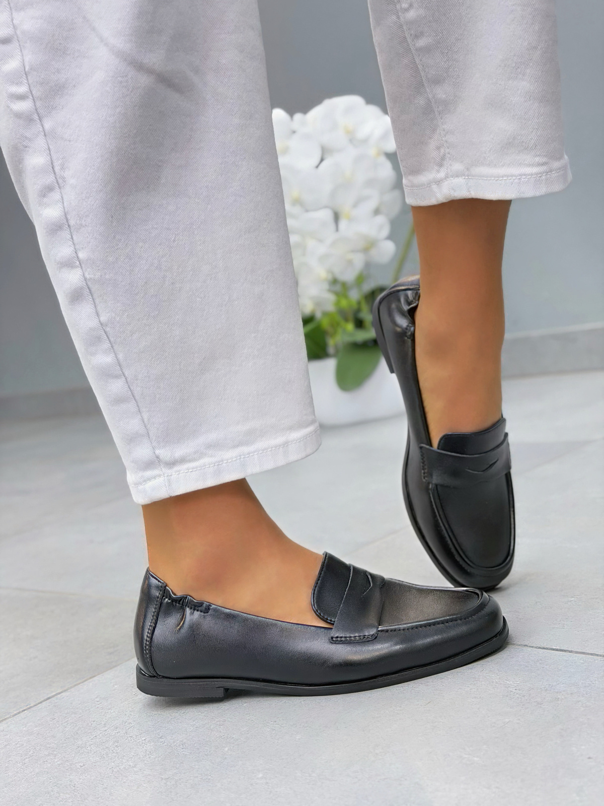 Czarne skórzane mokasyny loafersy damskie eleganckie casual