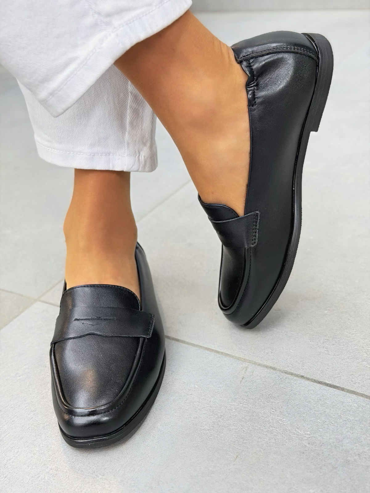 Czarne skórzane mokasyny loafersy damskie eleganckie casual