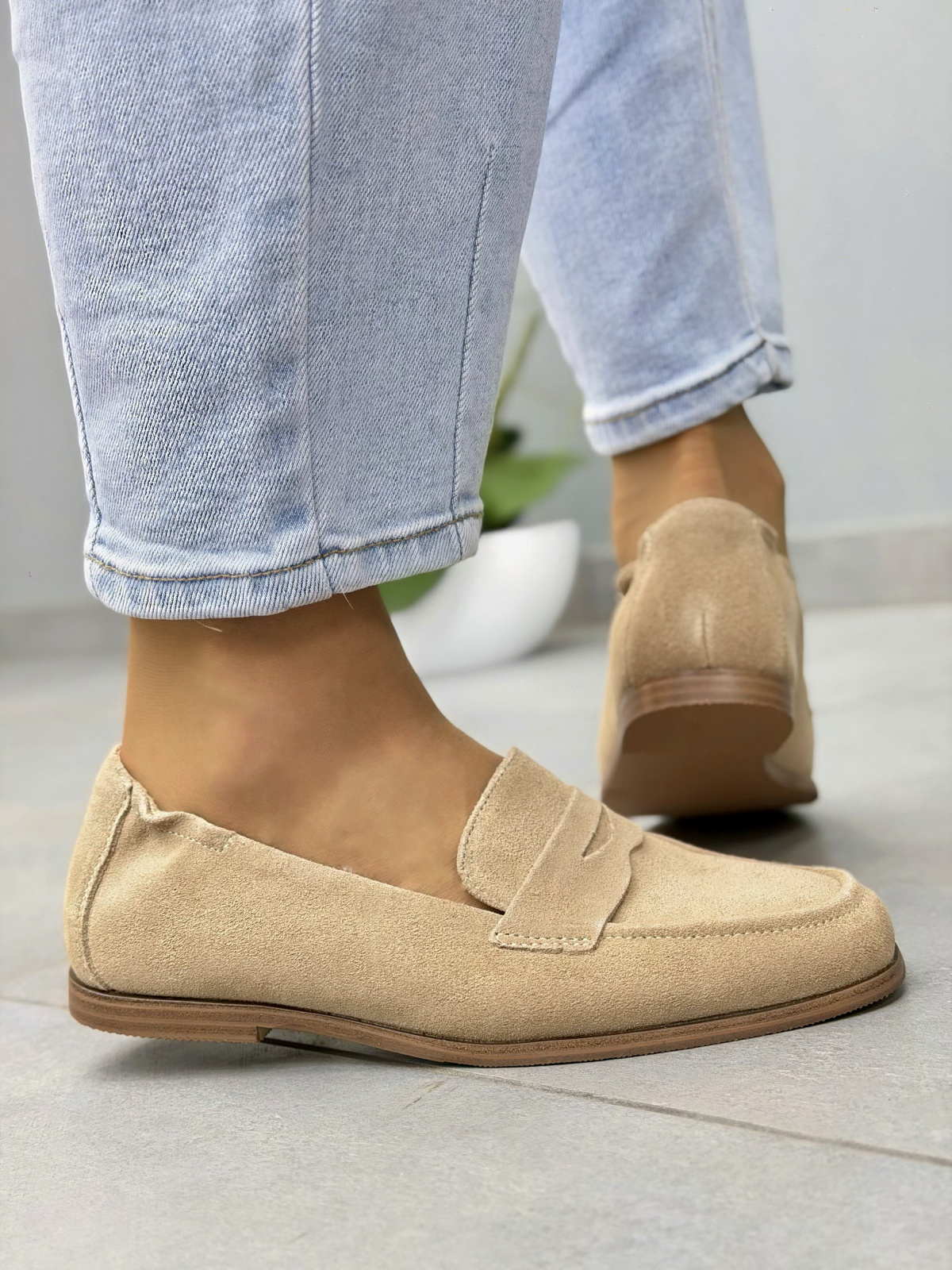 Beżowe mokasyny loafersy damskie zamszowe ze skóry naturalnej casual