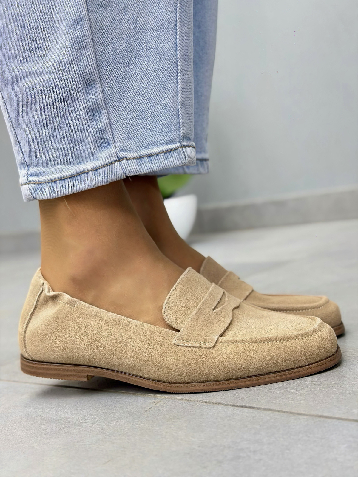 Beżowe mokasyny loafersy damskie zamszowe ze skóry naturalnej casual