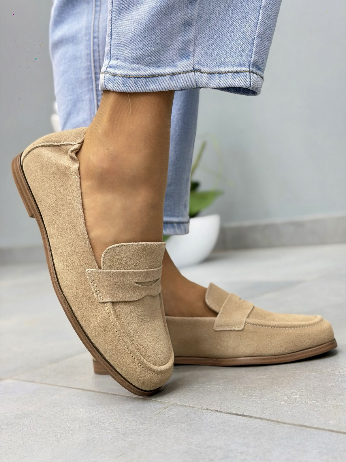 Beżowe mokasyny loafersy damskie zamszowe ze skóry naturalnej casual