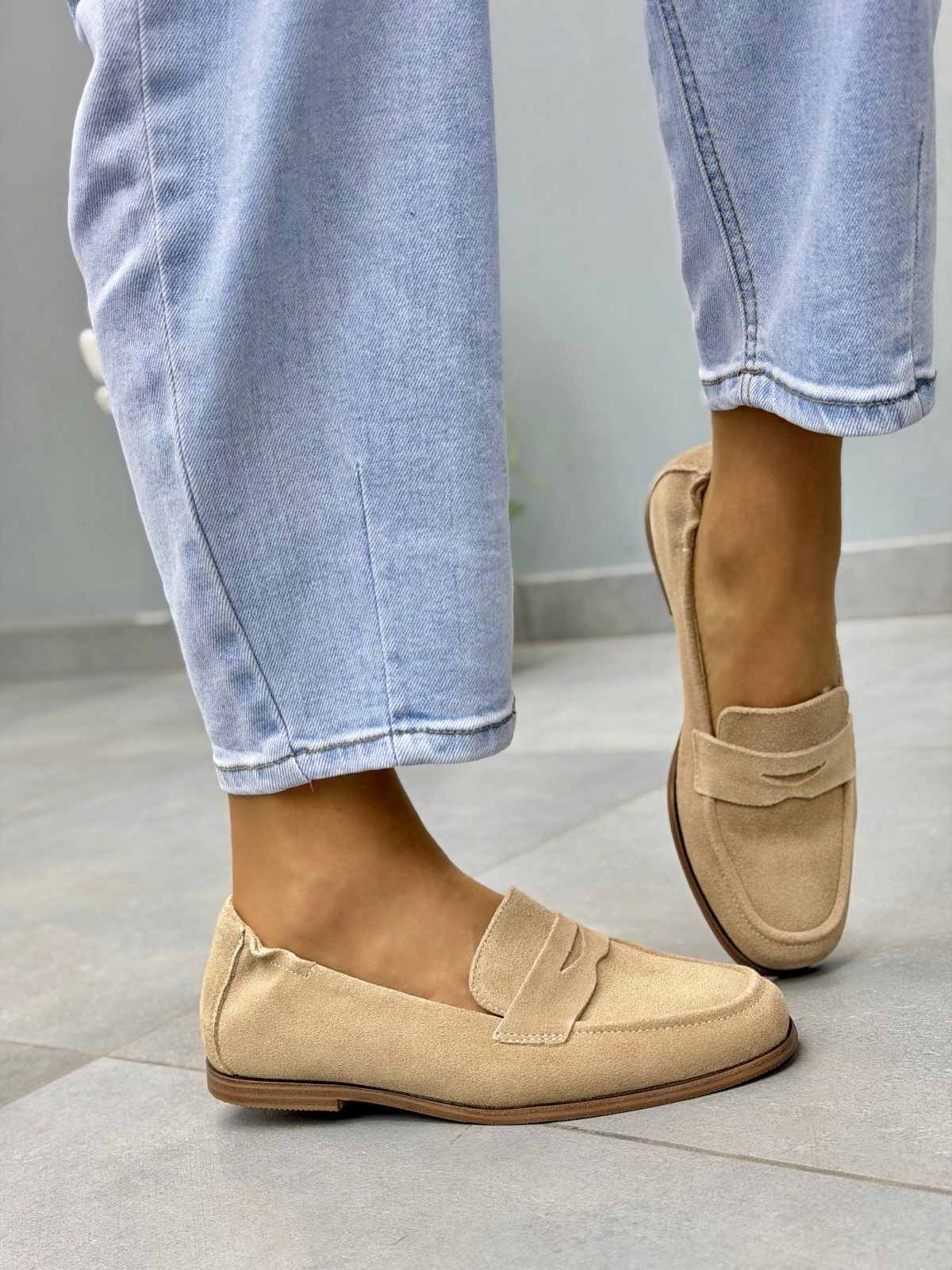 Beżowe mokasyny loafersy damskie zamszowe ze skóry naturalnej casual