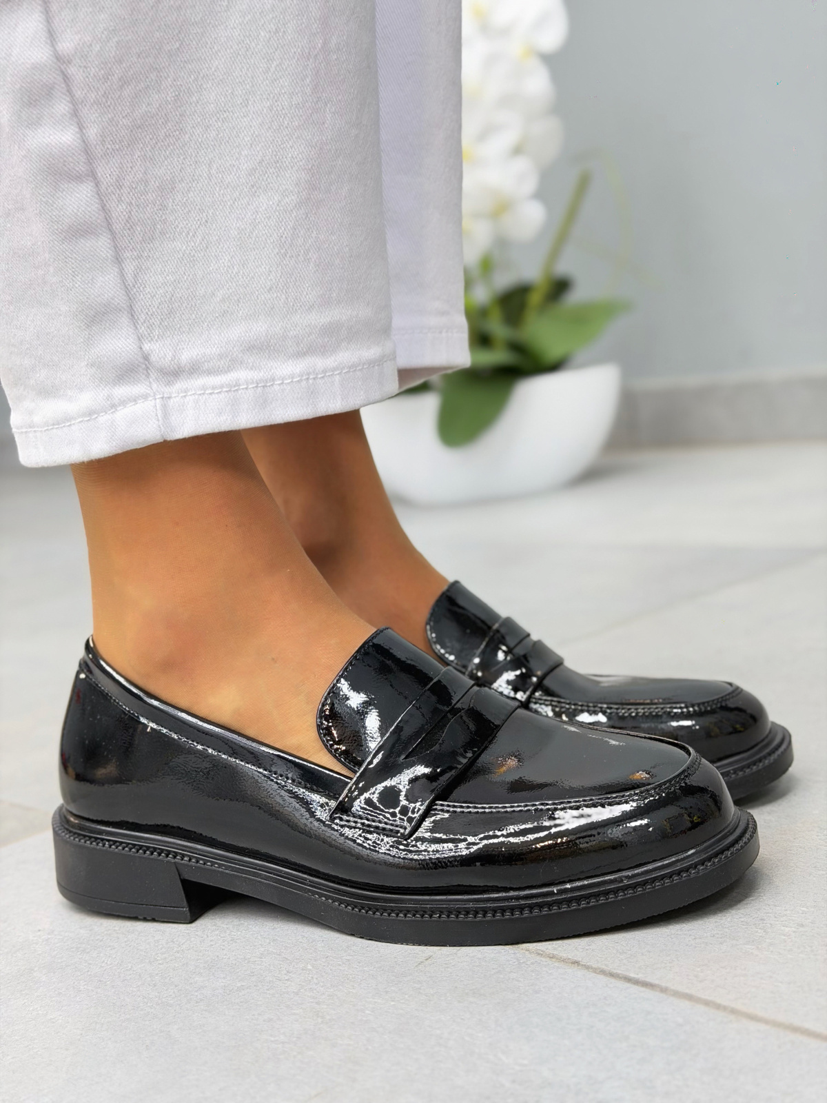 Czarne lakierowane mokasyny loafersy damskie skórzane eleganckie