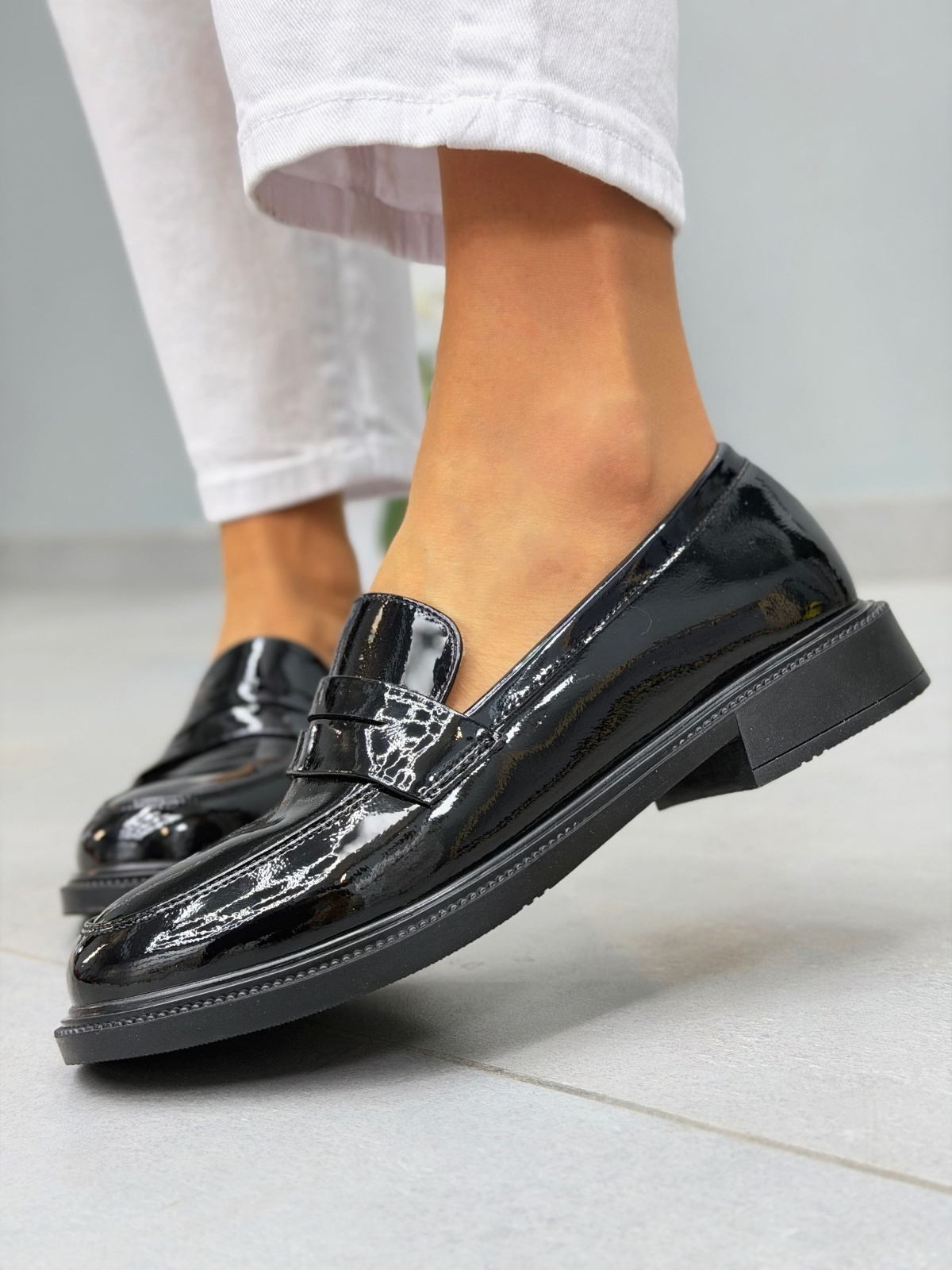 Czarne lakierowane mokasyny loafersy damskie skórzane eleganckie