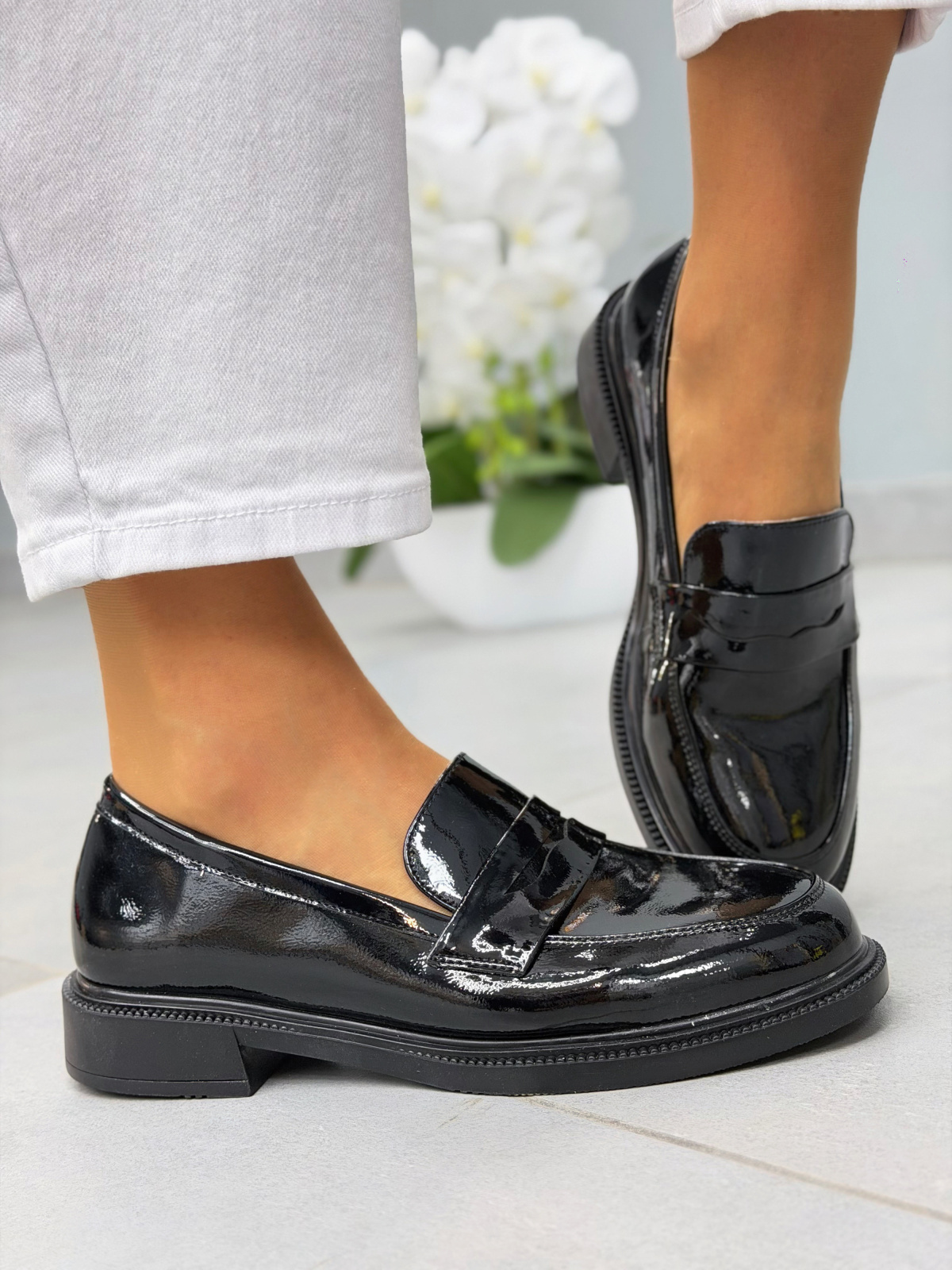 Czarne lakierowane mokasyny loafersy damskie skórzane eleganckie