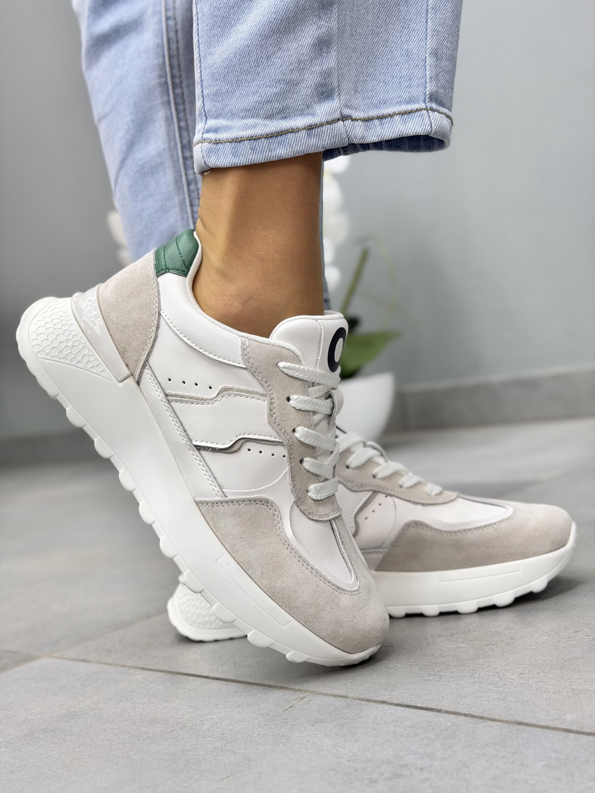 Białe sneakersy damskie skórzane OLEKSY casual