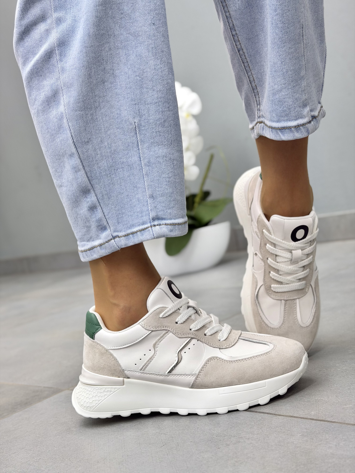 Białe sneakersy damskie skórzane OLEKSY casual