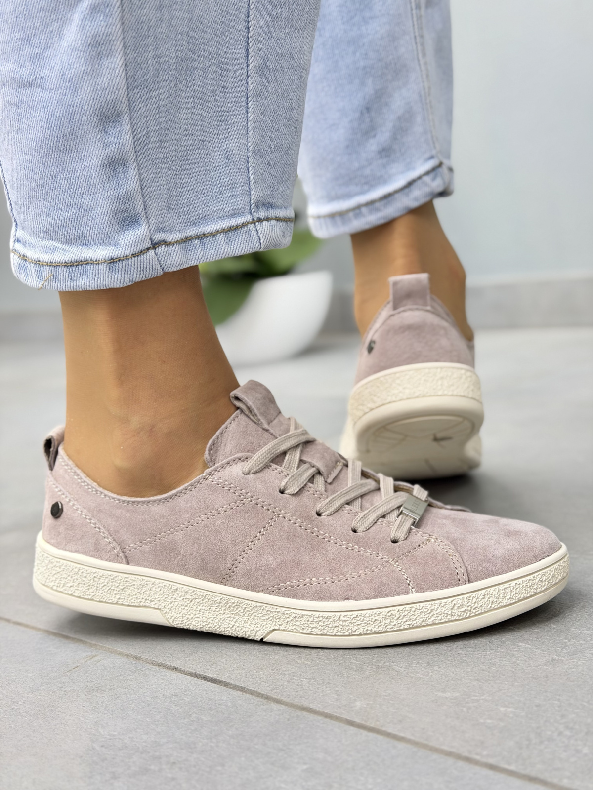 Beżowe sneakersy damskie zamszowe ze skóry naturalnej OLEKSY casual