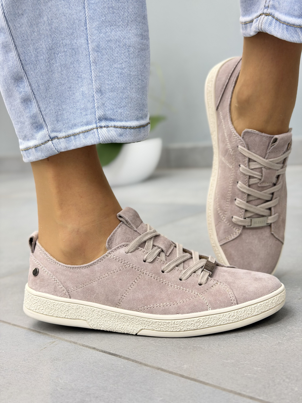 Beżowe sneakersy damskie zamszowe ze skóry naturalnej OLEKSY casual