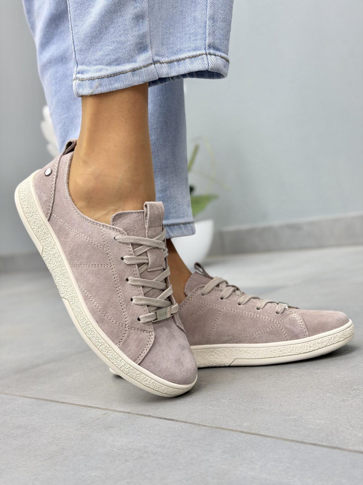 Beżowe sneakersy damskie zamszowe ze skóry naturalnej OLEKSY casual